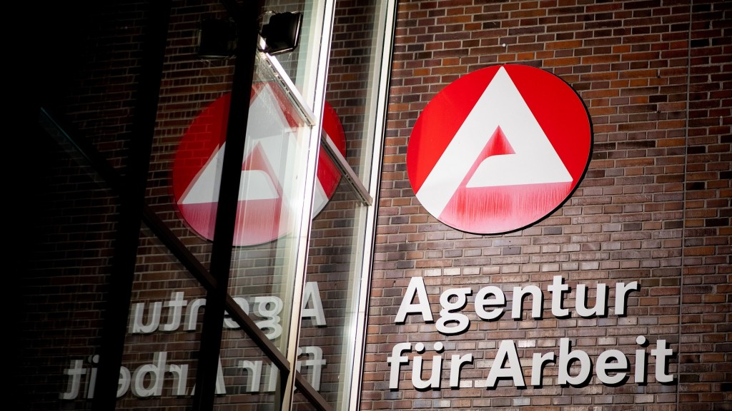 Foto: Der Schriftzug „Agentur für Arbeit“ hängt am Gebäude der Bundesagentur für Arbeit