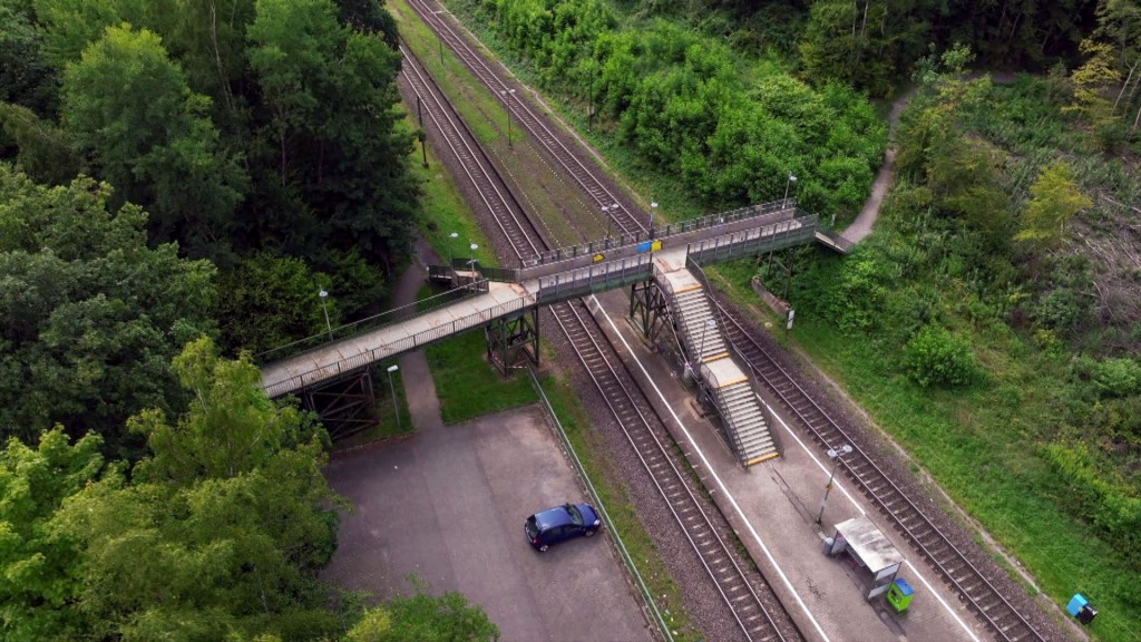 Sanierungsbedürftige Fußgängerbrücke am Bahnhof Bildstock, Friedrichsthal