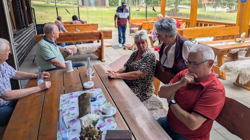 Mitglieder der Heimat- und Naturfreunde Verein Wadrill in der Harteichhütte