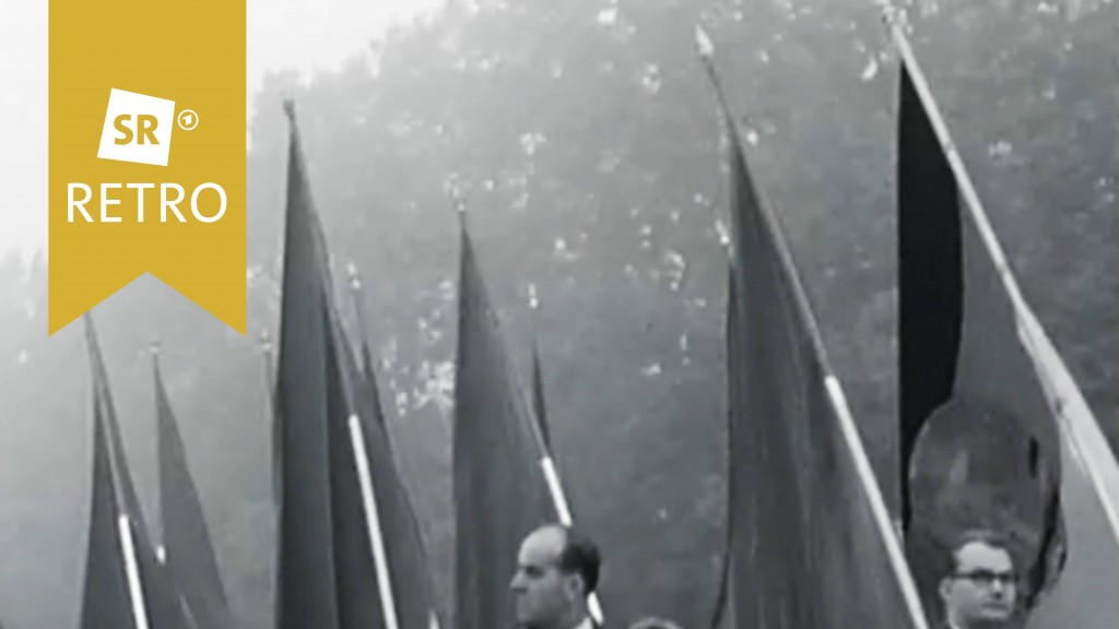 Parade zu den Feierlichkeiten anlässlich des 16. Geburtstags der DDR