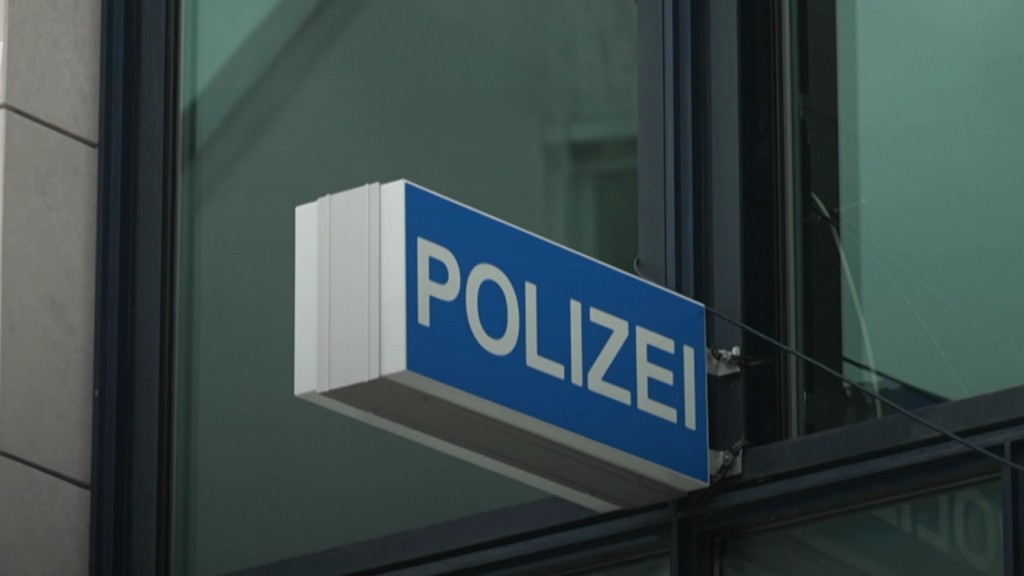 Foto: Polizeischild der Polizeistation in Saarbrücken