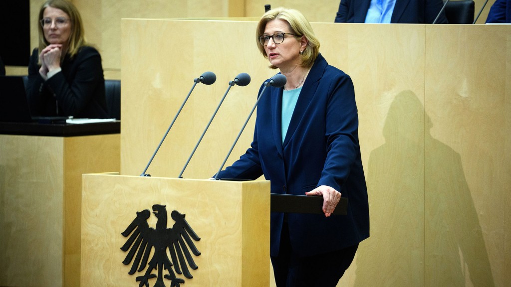 Anke Rehlinger (SPD), Ministerpräsidentin des Saarlands und amtierende Bundesratspräsidentin, spricht in der 1053. Plenarsitzung im Deutschen Bundesrat