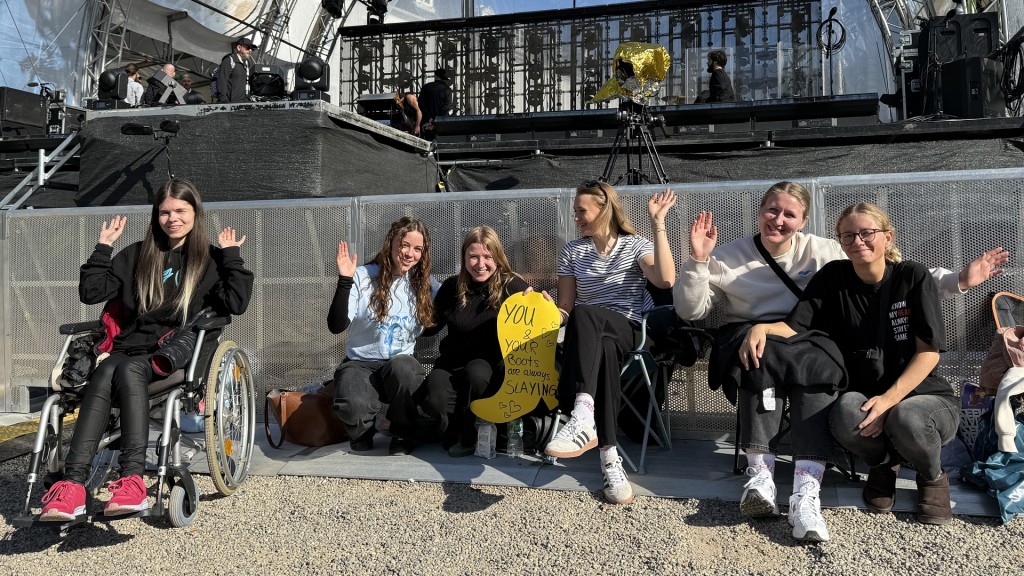 Leony-Fans vor der SR-Bühne