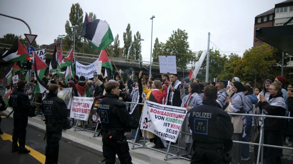 Gaza-Demonstration vor der Saarbrücker Congresshalle am Tag der Deutschen Einheit 