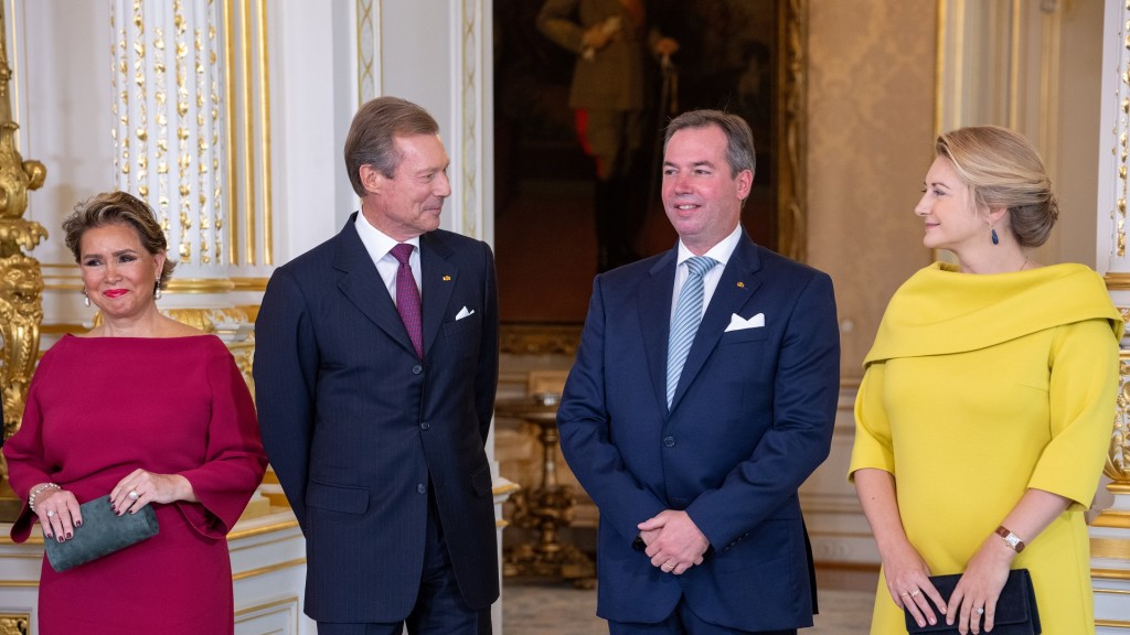 Großherzog Henri hat seinen Sohn Prinz Guillaume vor dem Thronwechsel. Großherzogin Maria Teresa (links) und Prinzessin Stephanie (rechts)