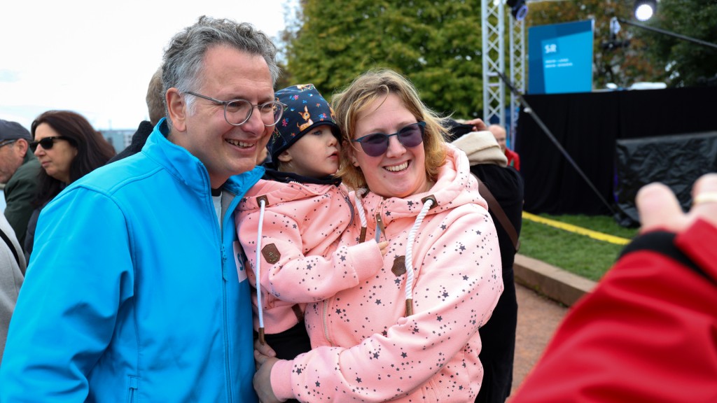 Michael Friemel mit Besuchern auf dem Bürgerfest