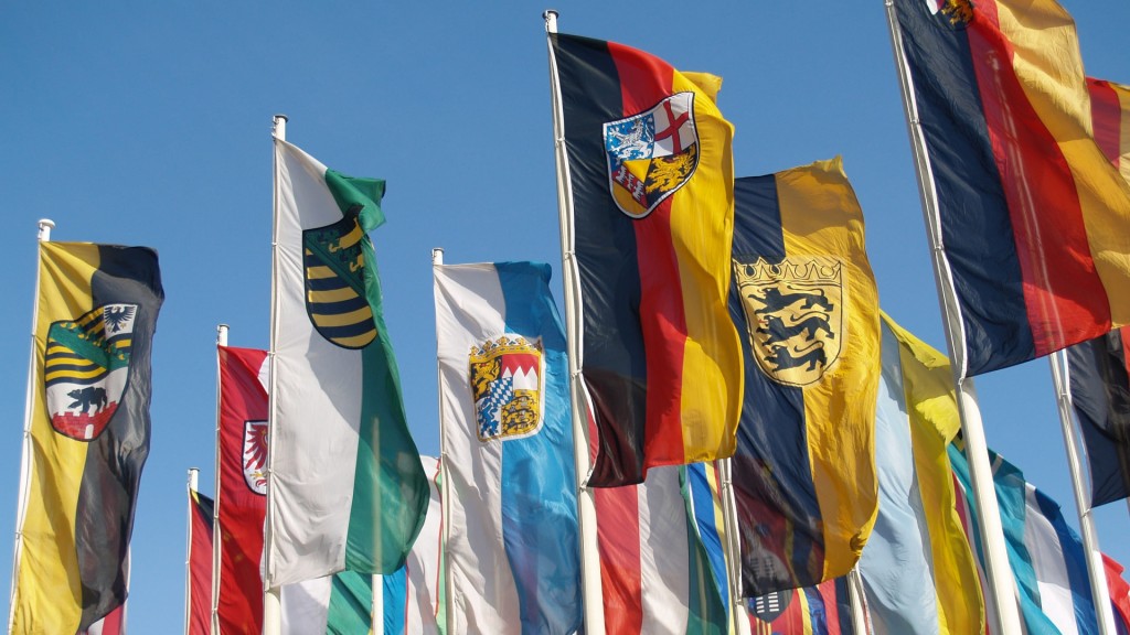 Saarlandflagge mit den Fahnen anderer Bundesländer