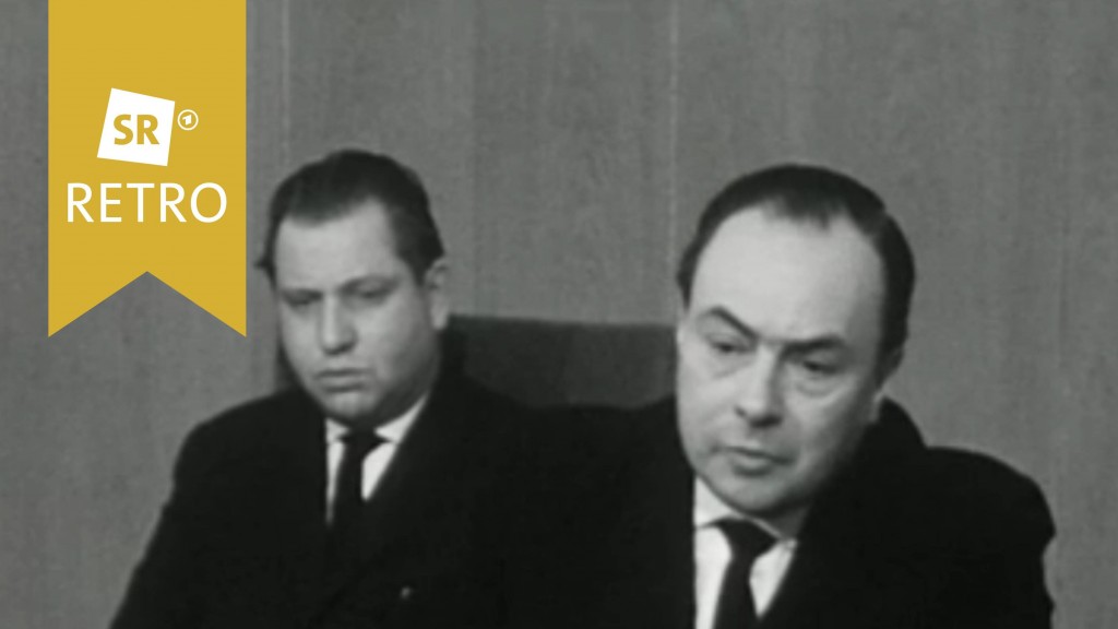 Der saarländische Wirtschaftsminister Heinrich Schneider (FDP/DPS) steht am Rednerpult