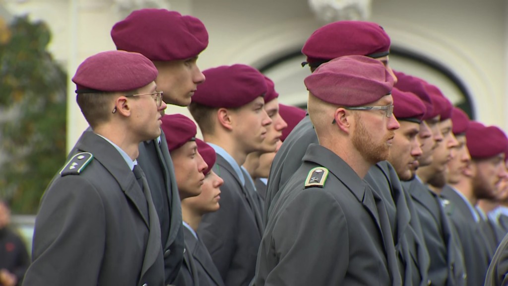 Soldaten bei der Gelöbnisfeier in Saarbrücken