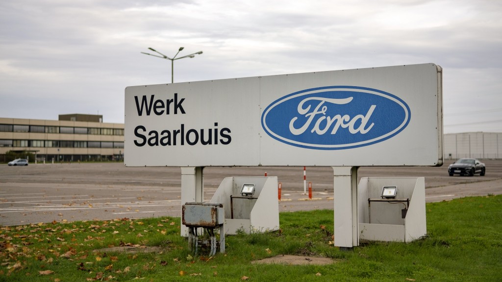 Schild am Ford Werk Saarlouis