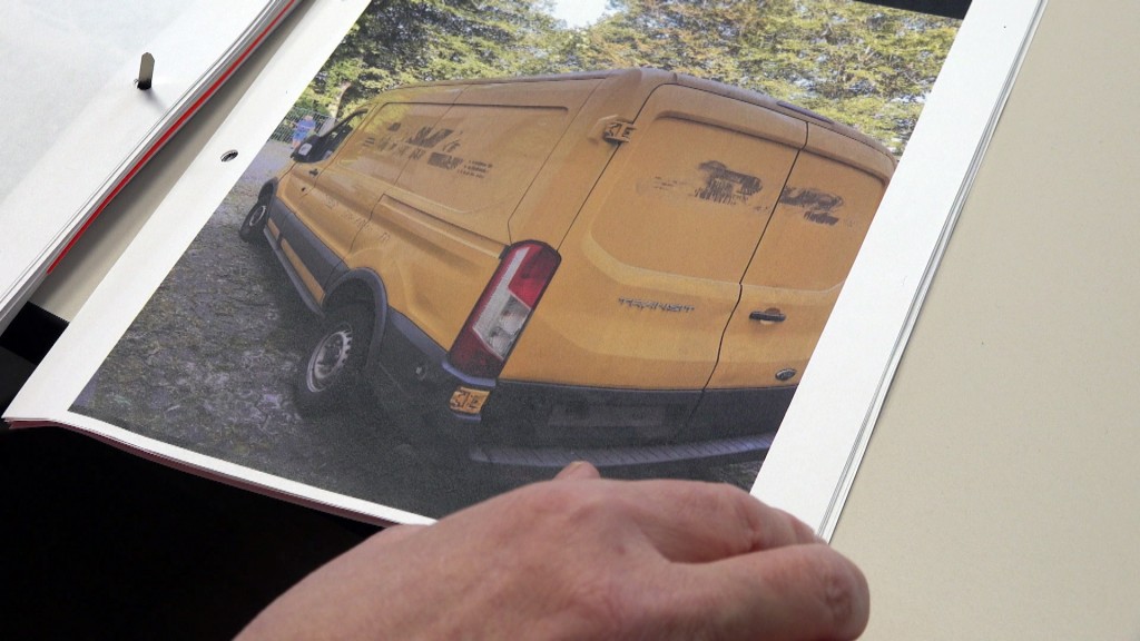 Foto einer unautorisierten Verkaufsanzeige von vermeintlichen Schrott-Fahrzeugen in Blieskastel