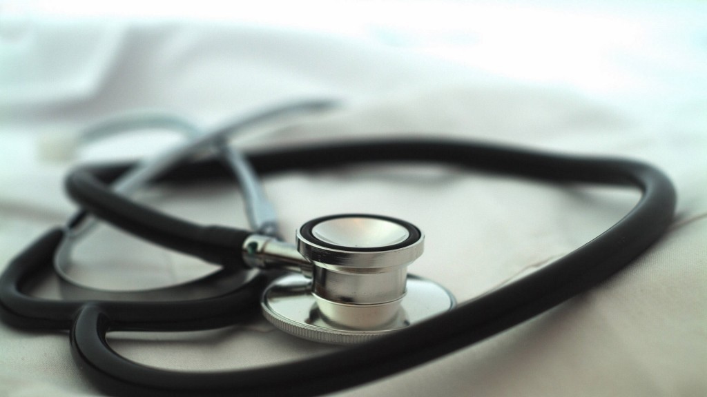 Foto: Ein Stethoskop auf einem Arztkittel