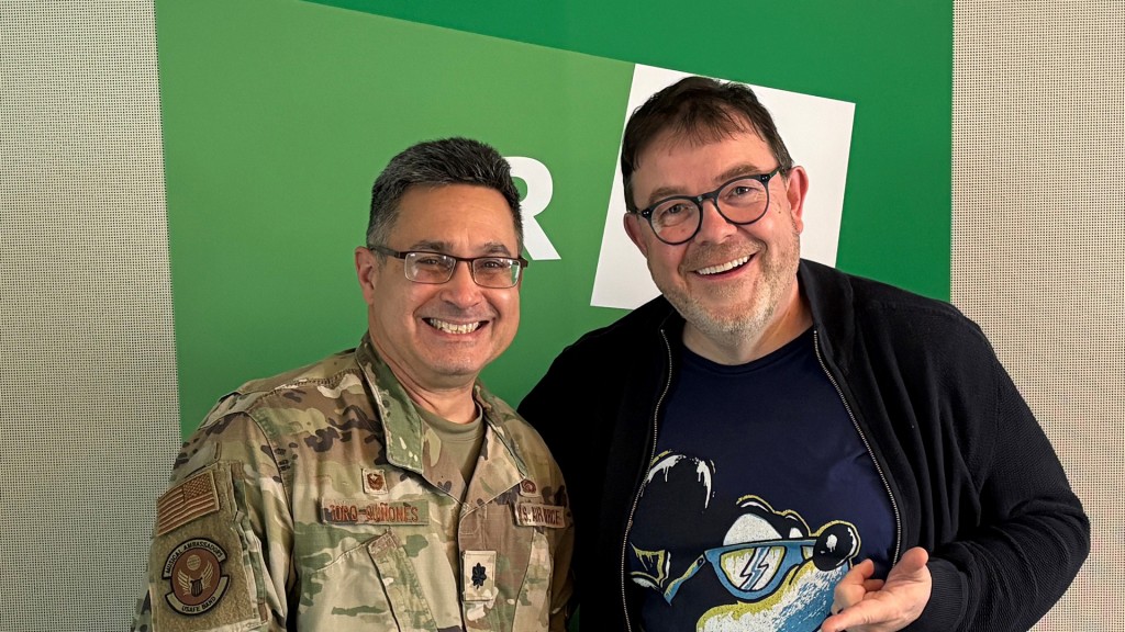 SR 3 Moderator Christian Job und  Commandeur Lt. Col Rafael Toro-Quinones