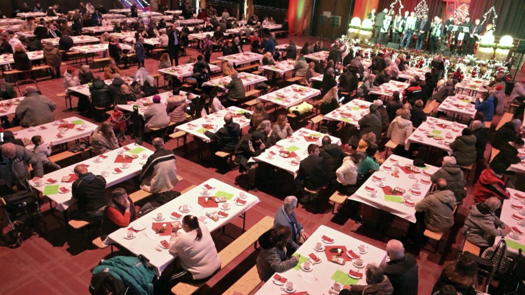 Foto: Heilig-Abend-Feier für ärmere Menschen im Saarbrücker E-Werk