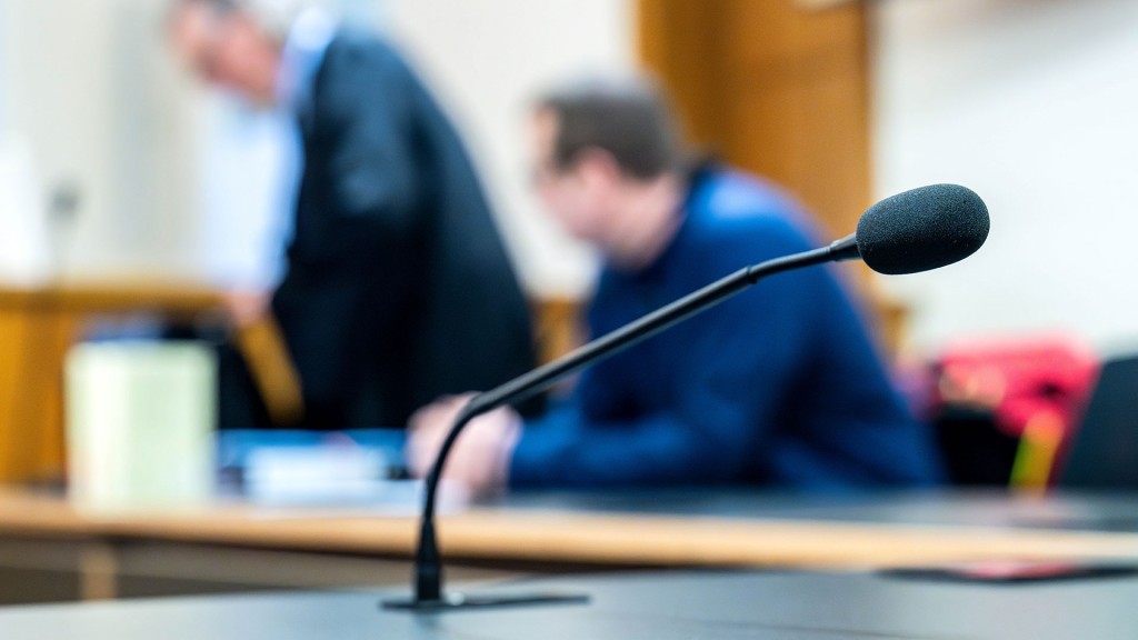 Ein Mikrofon zur Aufzeichnung von Aussagen vor Gericht