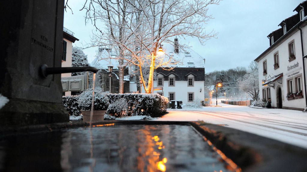 Symbolbild: Leichter Schneefall in der Altstadt