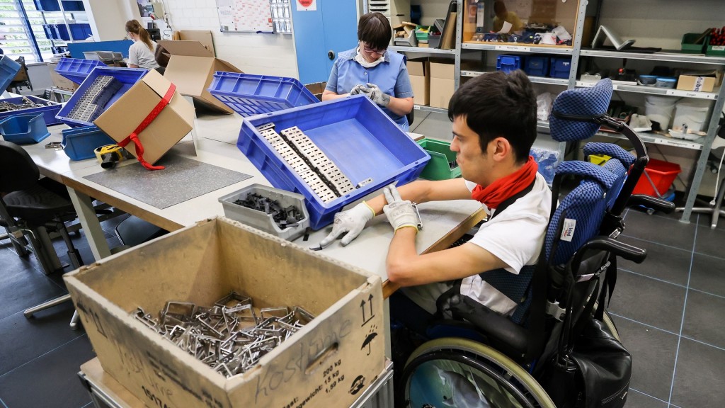 Symbolbild: Blick in eine Behindertenwerkstatt