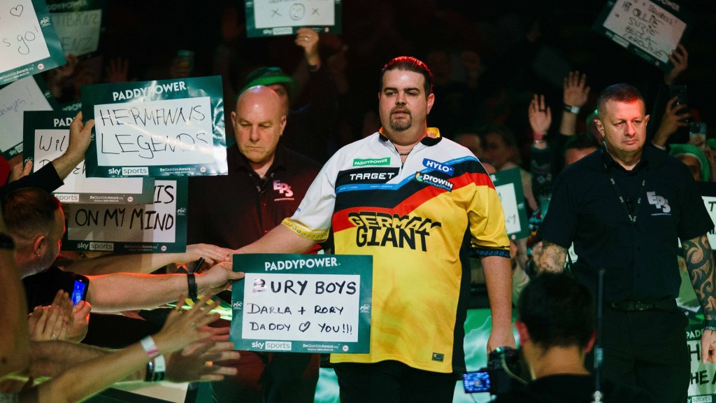 Saarländer Gabriel Clemens bei der Darts-WM 2025/26 in London.