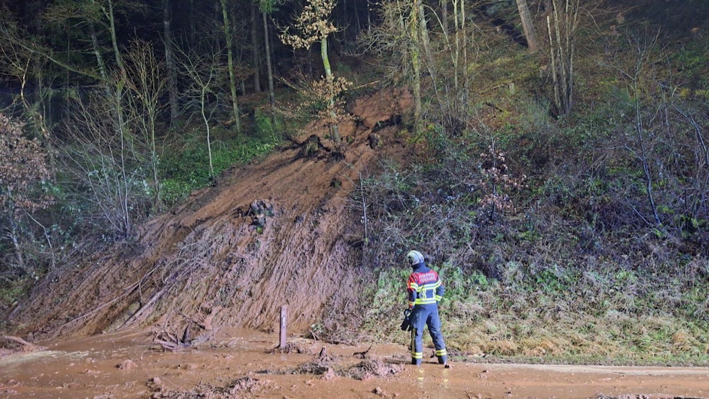 Hangrutsch auf der B423 zwischen Webenheim und Einöd