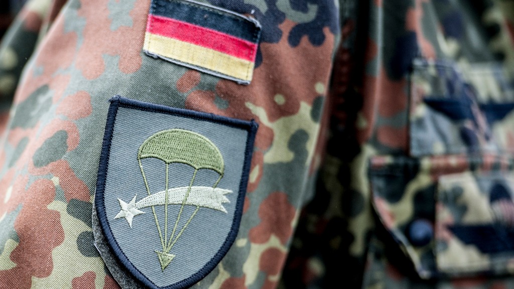 Aufnäher an der Jacke eines Deutschen Fallschirmjägers
