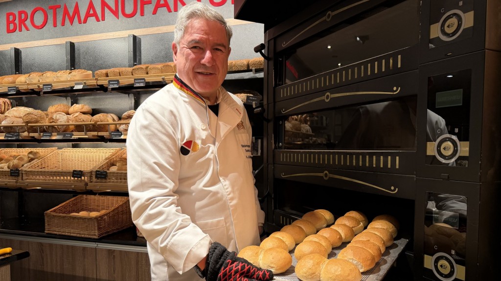 Foto: Hans-Jörg Kleinbauer backt Doppelweck in Dudweiler