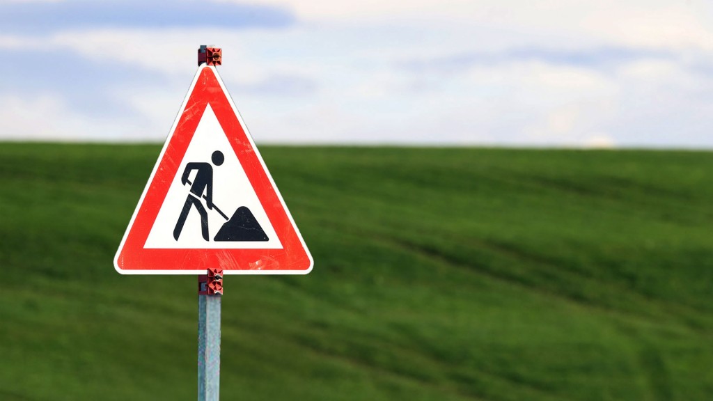 Baustellenbild vor einer grüßen Wiese