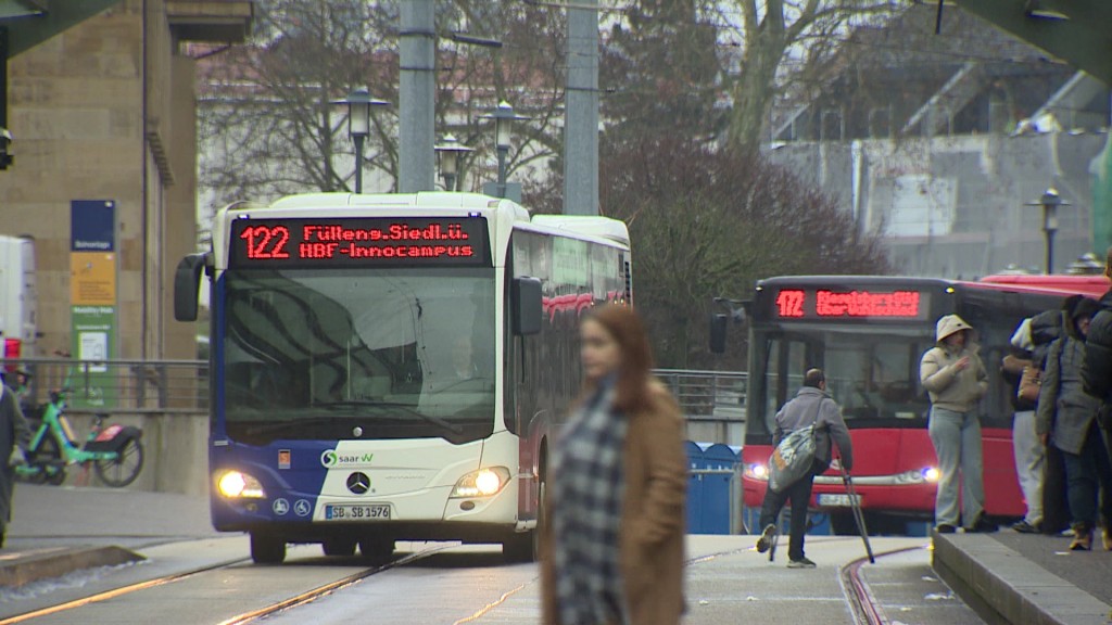 Bus im Straßenverkehr