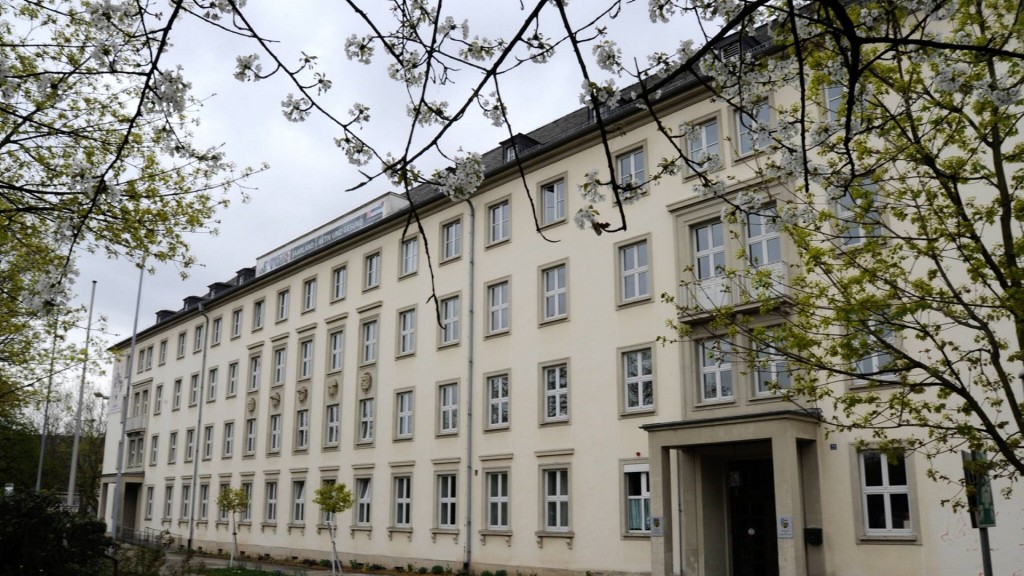 Foto: Der Stammsitz des Innenministeriums am Saarufer