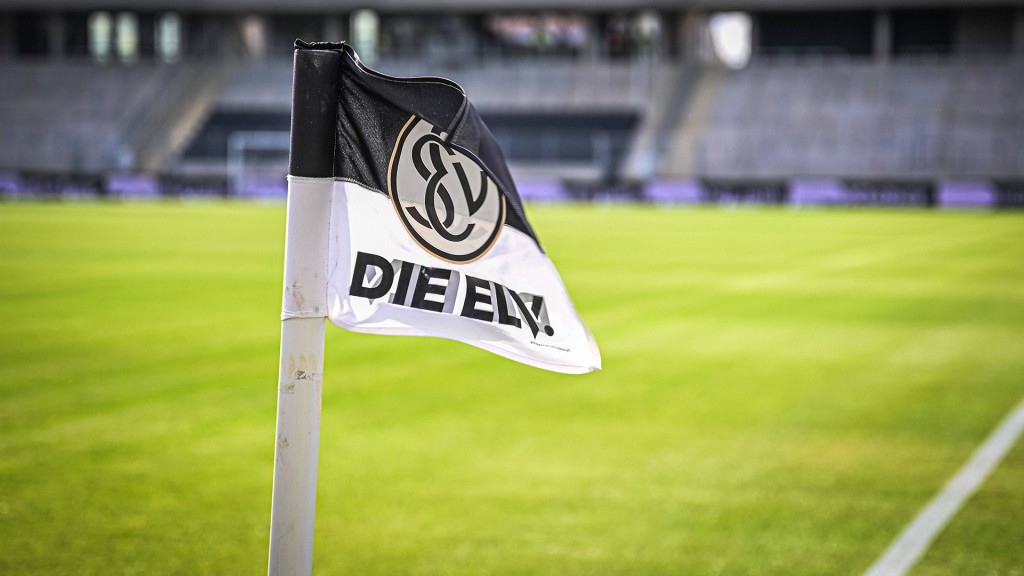 Foto: Logo der SV Elversberg auf einer Eckfahne