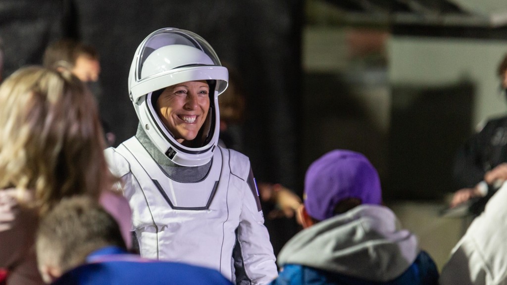 Die französische ESA-Astronautin Sophie Adenot am 13.02.2026 vor dem Abflug von Crew 12 zur ISS.