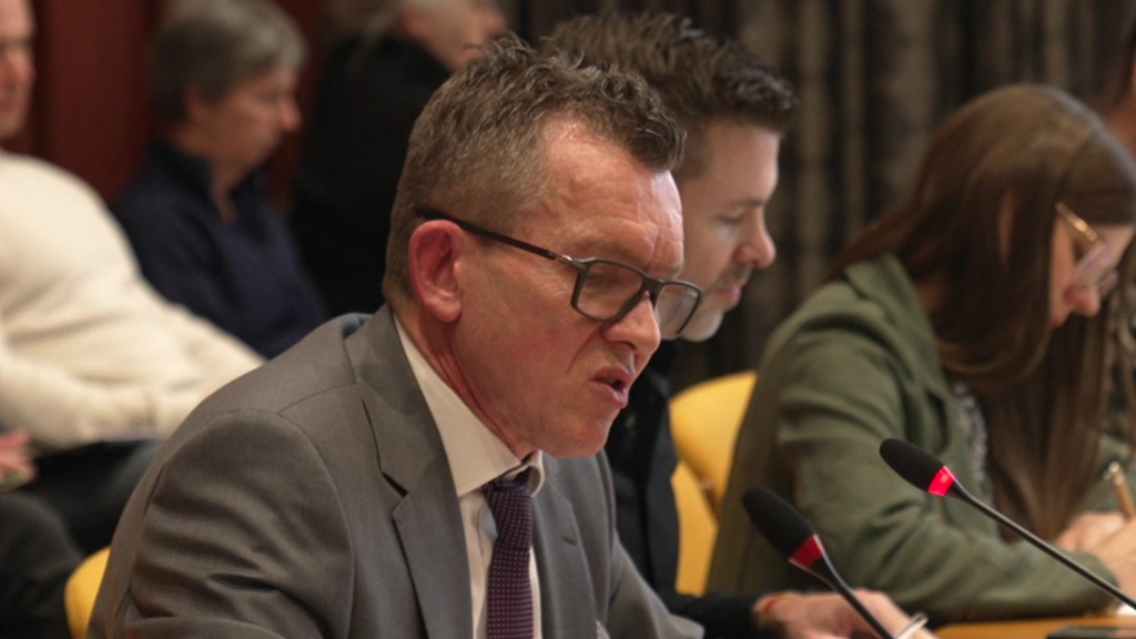 Der Neunkircher Oberbürgermeister Jörg Aumann während einer Stadtratssitzung