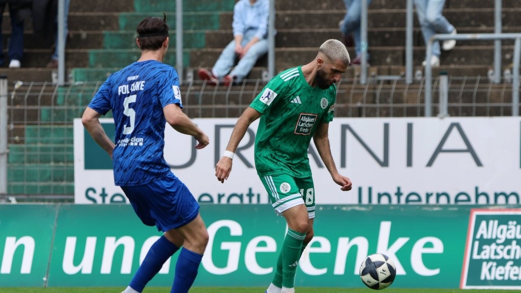 Foto: Hilal El-Helwe (FC 08 Homburg) und Paul Polauke (SGV Freiberg) 