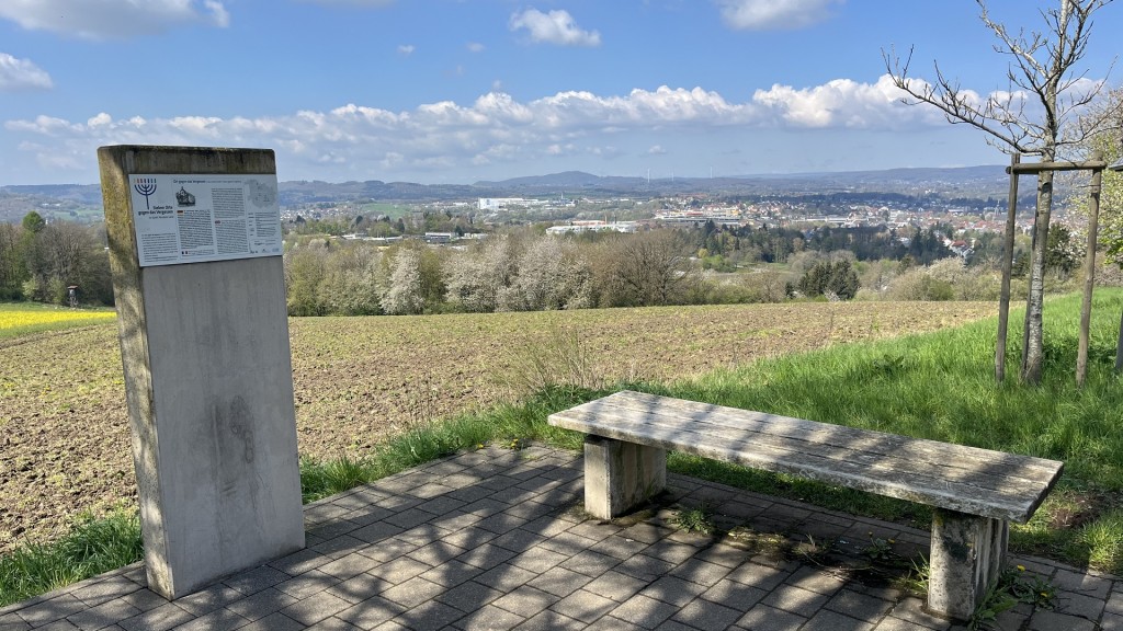 Foto: Übersichtstafel am Panoramaweg: Sieben Orte gegen das Vergessen im Sankt Wendeler Land