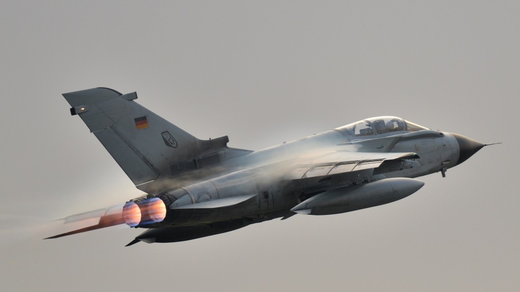 Foto: Ein Bundeswehr-Aufklärungsflugzeug vom Typ Tornado startet.
