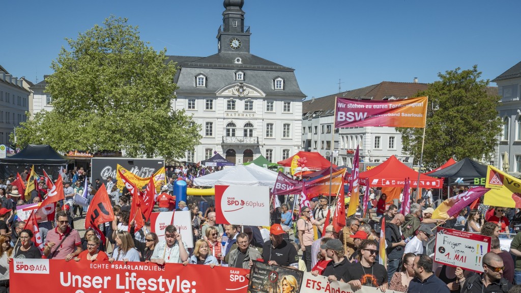 Foto: Mehrere Tausend Menschen demonstrieren in Saarbrücken für bessere Arbeit