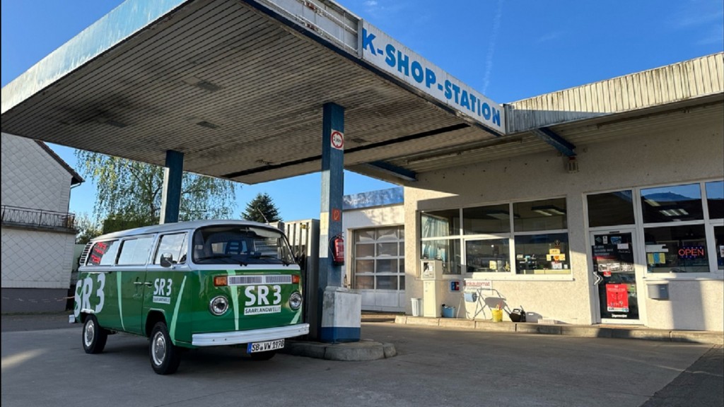 Das GuMo-Mobil an der Tankstelle Rohrbach