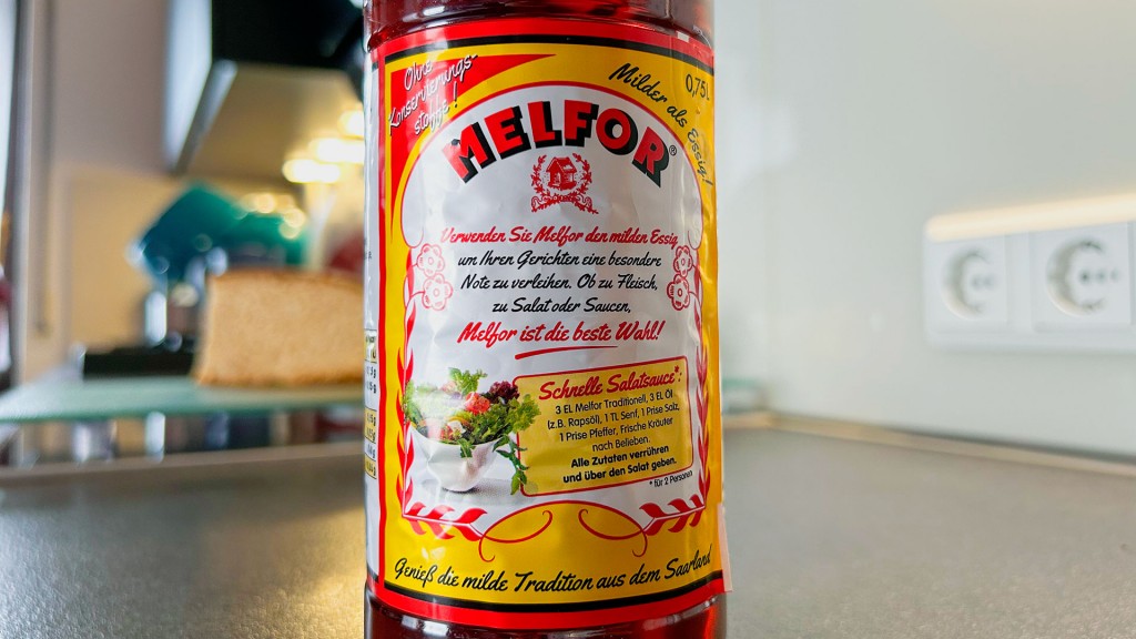Eine Flasche Melfor Essig in einer Küche