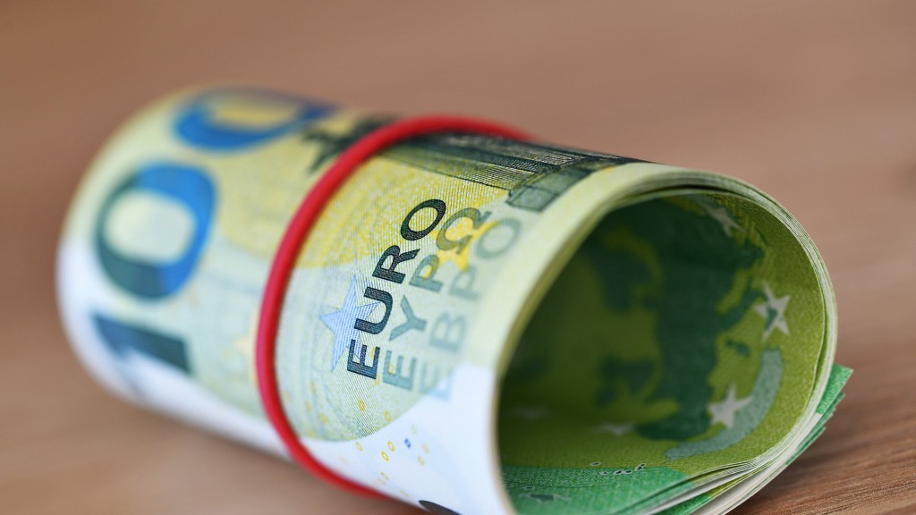 Symbolbild 1000-Euro-Prämie. Rolle mit 100-Euro-Scheinen 