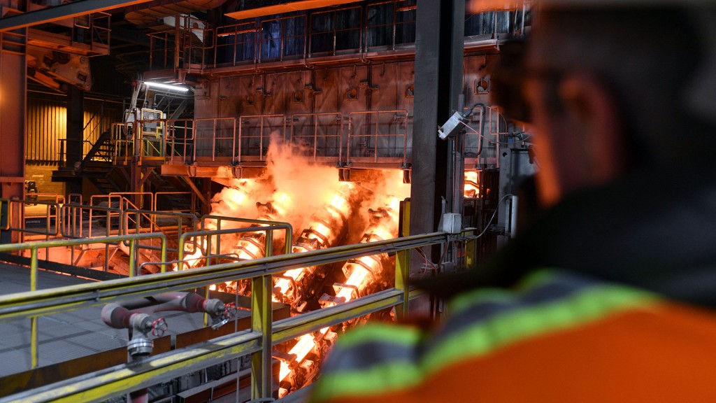 Foto: Stahlproduktion in Anlagen der Saarstahl AG in Völklingen