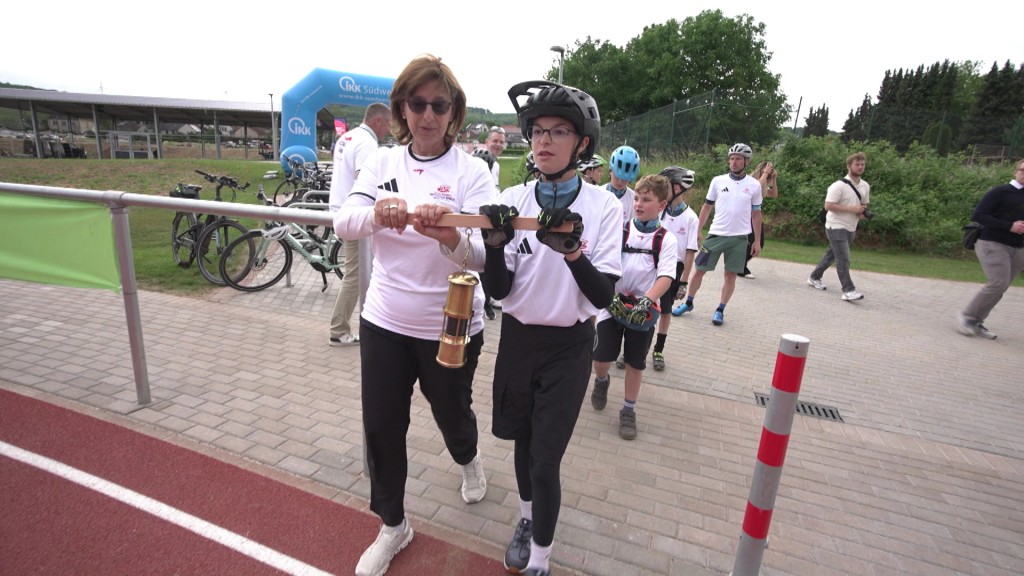 Foto: Die Flamme der Nationalen Spiele der Special Olympics kommt im Saarland an.