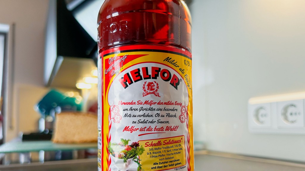 Eine Flasche Melfor Essig in einer Küche