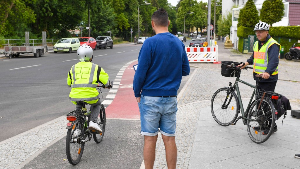 Foto: Fahrradprüfung im Realverkehr