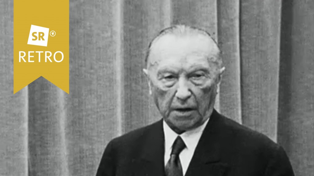 Konrad Adenauer vor zwei Mikrofonen