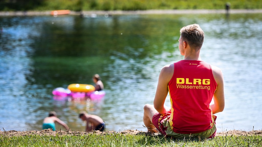 DLRG bei der Überwachung eines Badestrandes