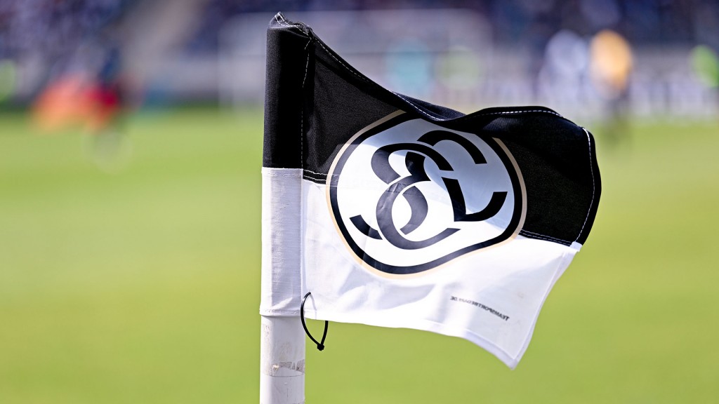 Foto: Eckfahne der SVE im Elversberger Stadion an der Kaiserlinde