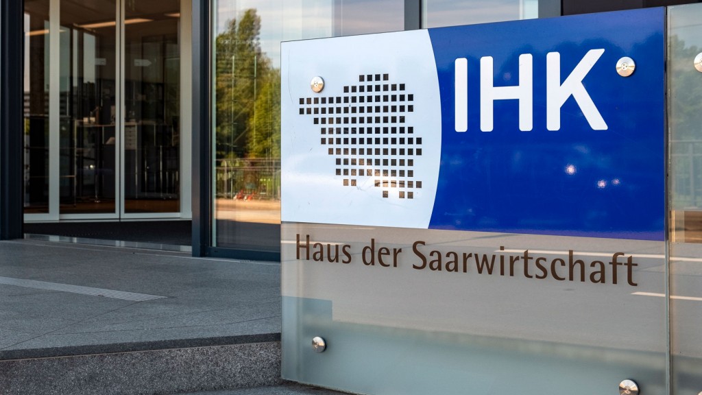 Foto: Eingang der IHK Saar