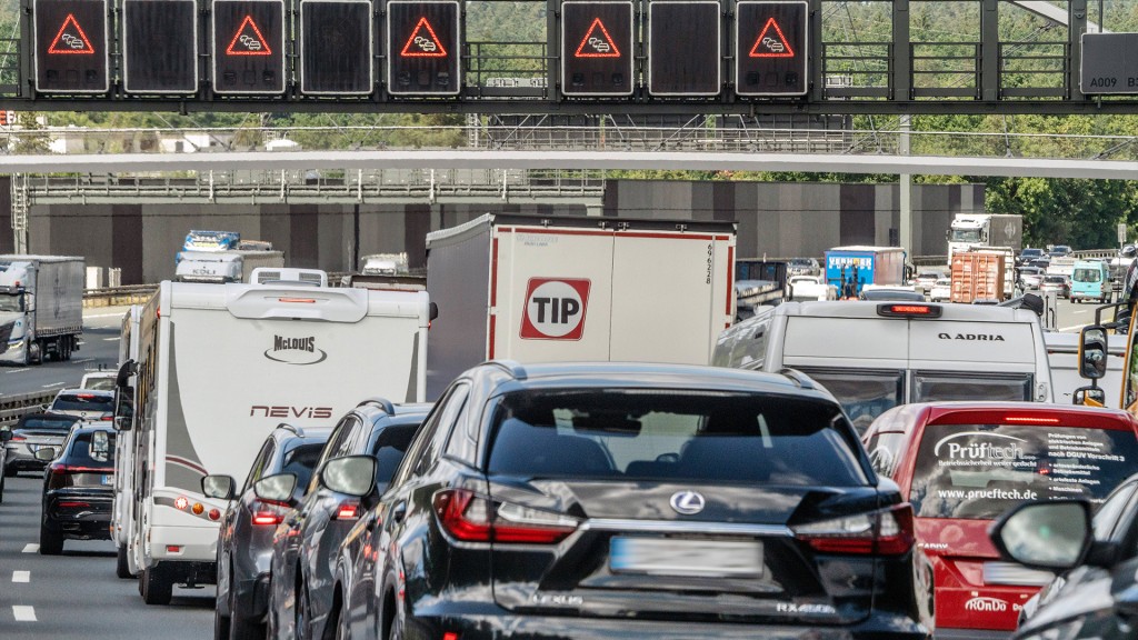 Stau auf einer Autobahn, Symbolbild