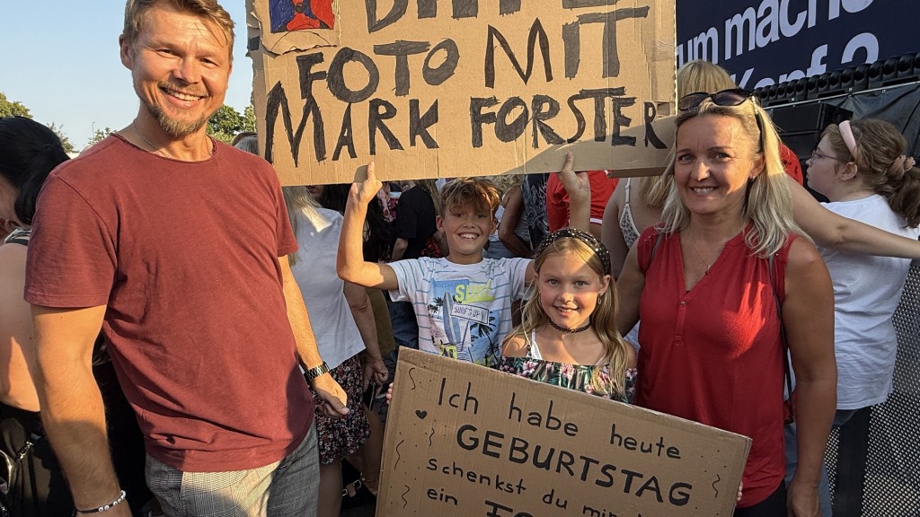 Fans beim Open Air am Dillinger Lokschuppen