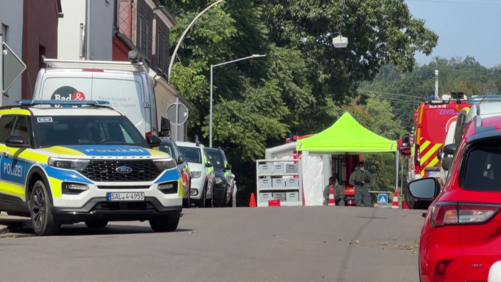 Foto: Feuerwehr- und Polizei bei einem Einsatz in St. Ingbert wegen radioaktiven Materials