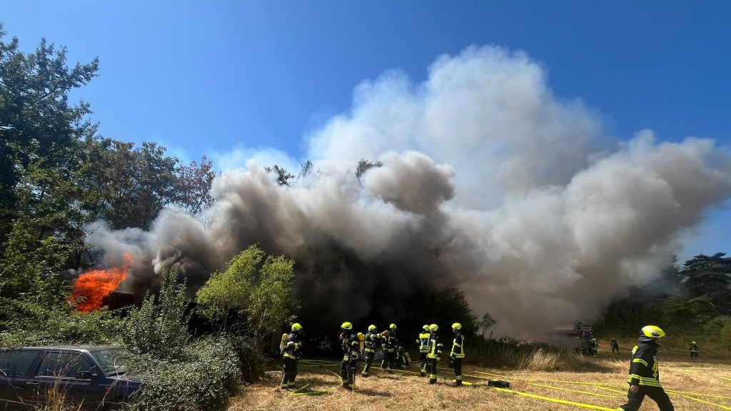 Die Feuerwehr im Einsatz gegen einen Brand in Haupersweiler am 08.08.2026
